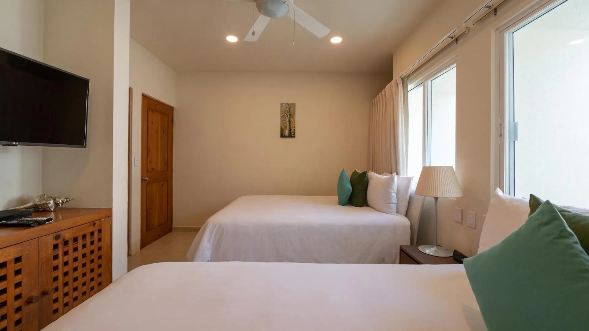 Villa Punta Sam - Beachfront Luxury Villa Канкун Мексика