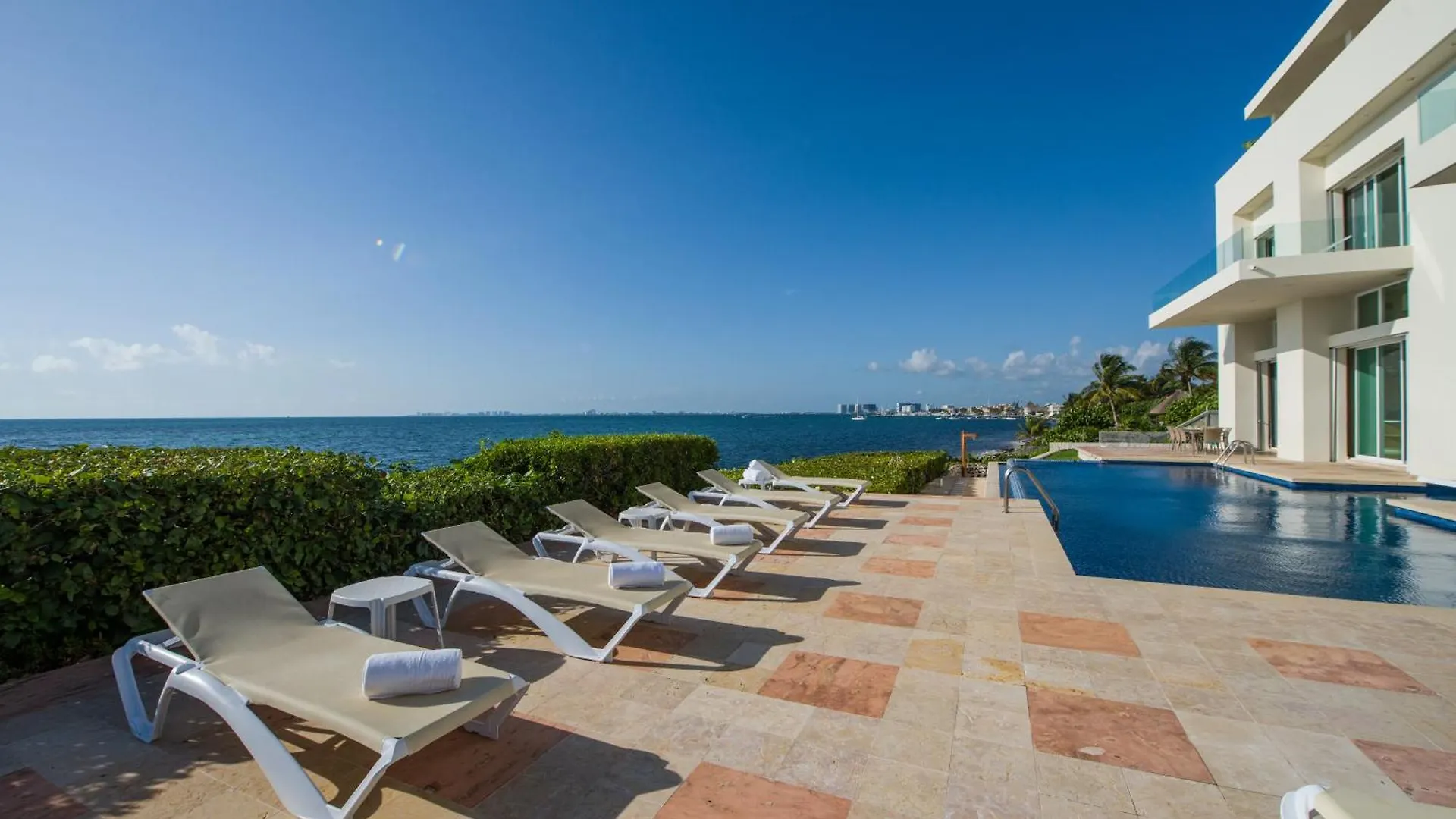 Villa Punta Sam - Beachfront Luxury Villa Канкун Мексика