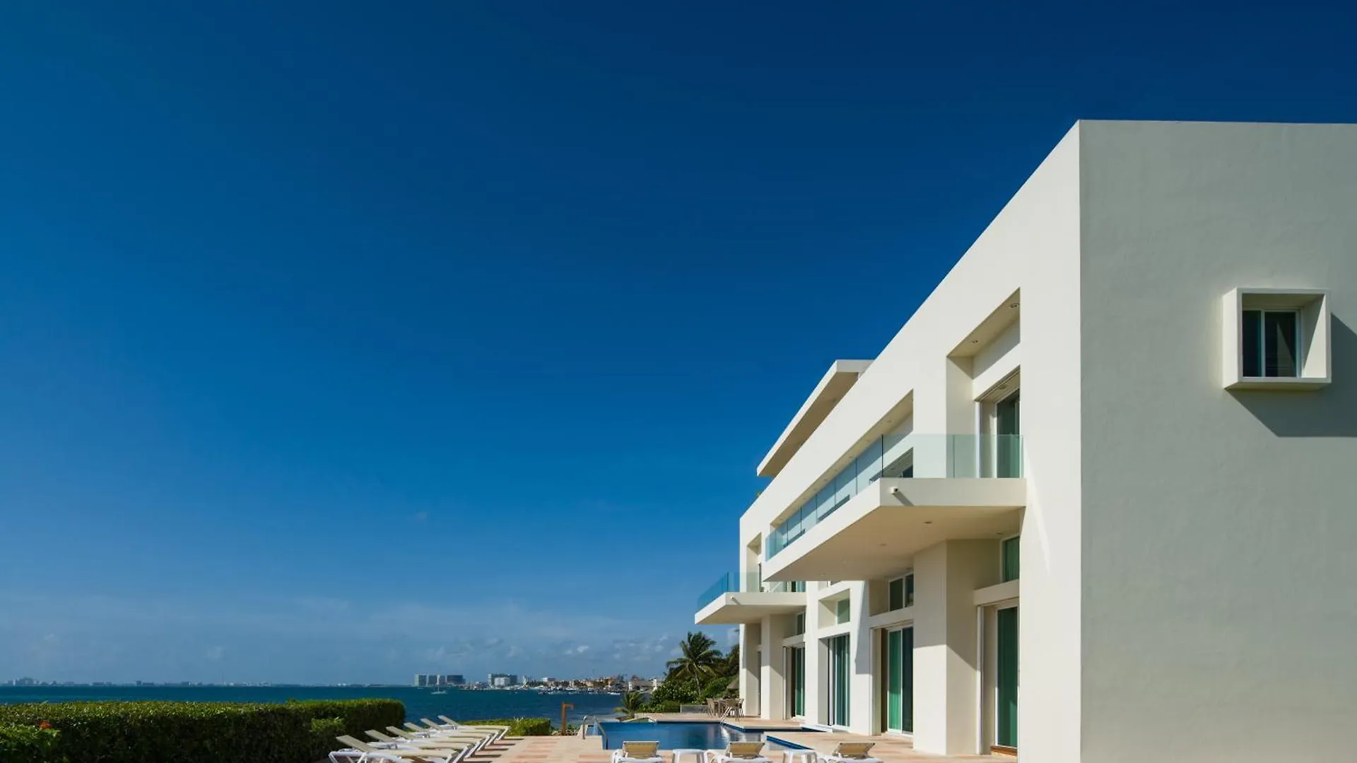 Villa Punta Sam - Beachfront Luxury Villa Канкун Мексика
