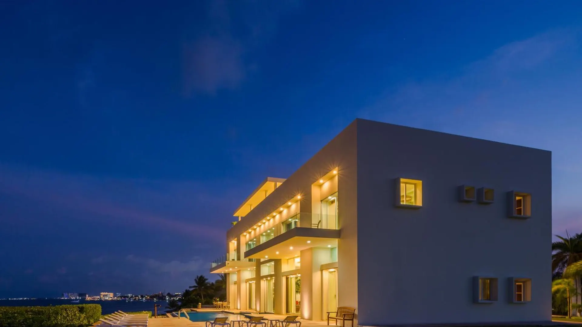 Villa Punta Sam - Beachfront Luxury Villa Канкун
