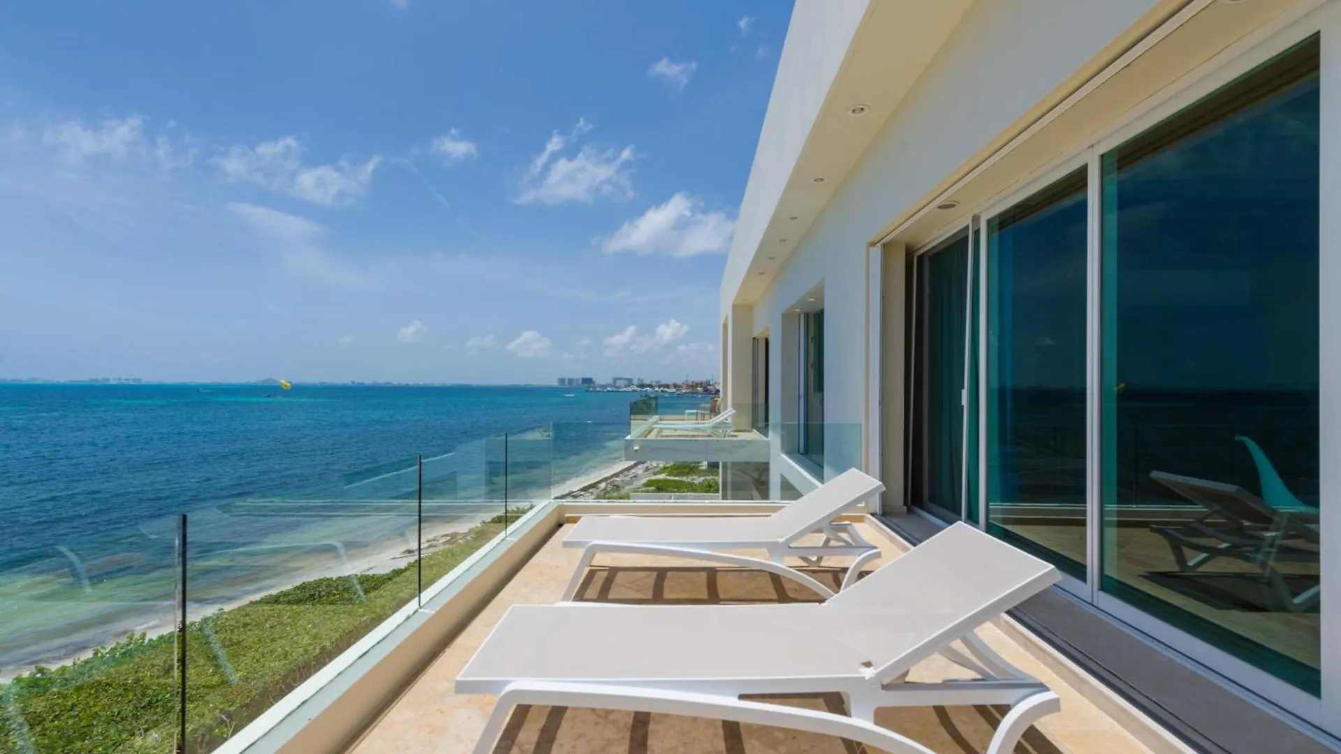 Villa Punta Sam - Beachfront Luxury Villa Канкун