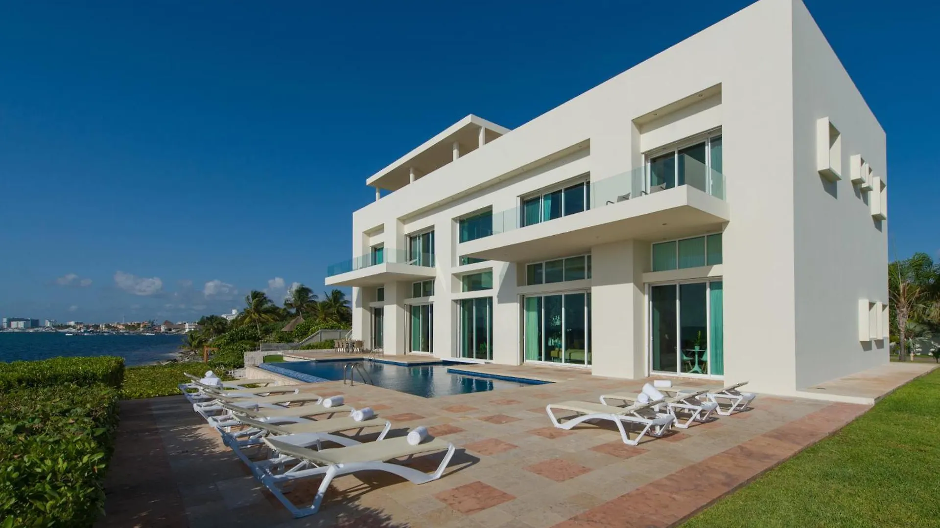 Villa Punta Sam - Beachfront Luxury Villa Канкун Мексика