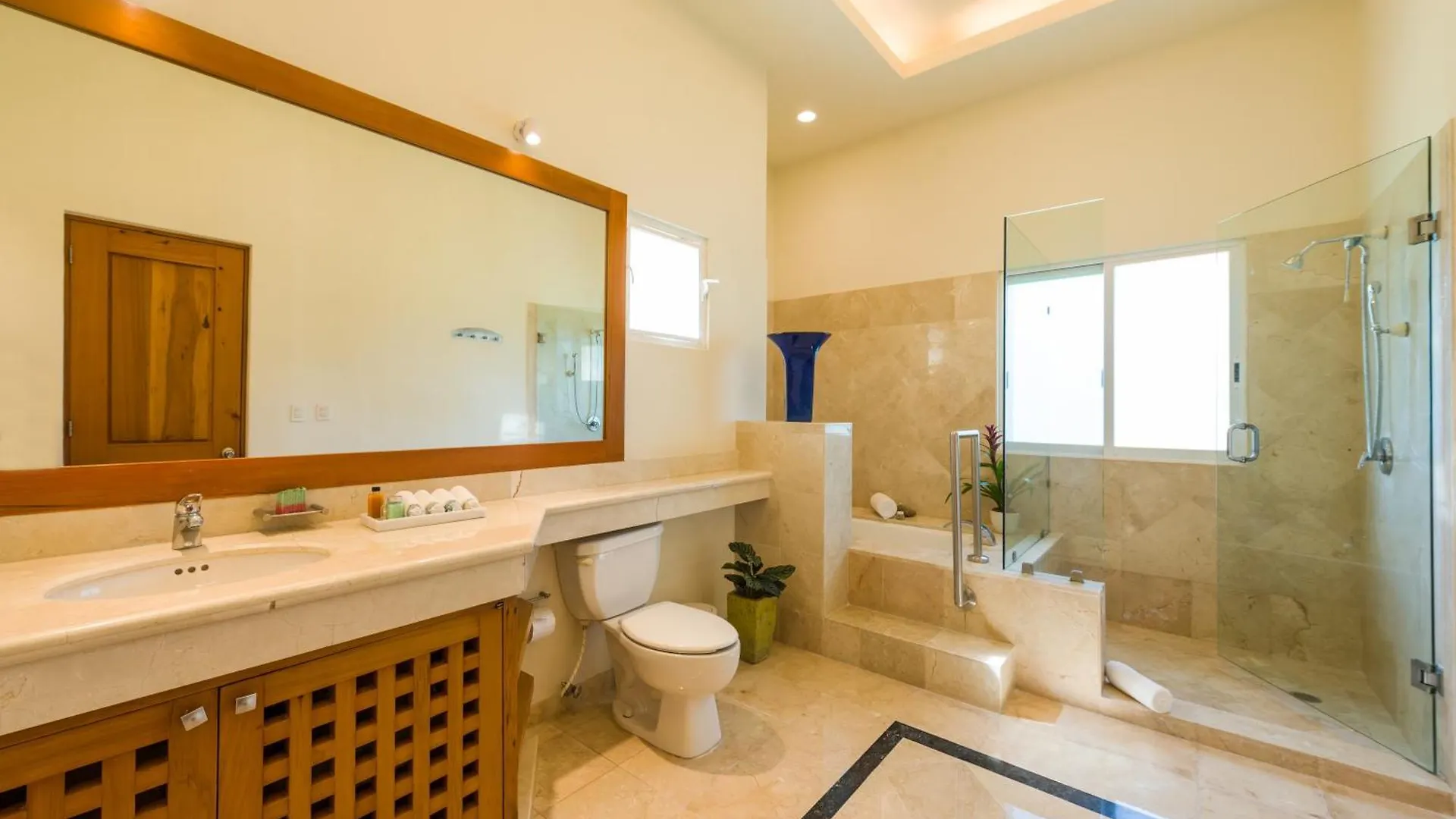 Villa Punta Sam - Beachfront Luxury Villa Канкун