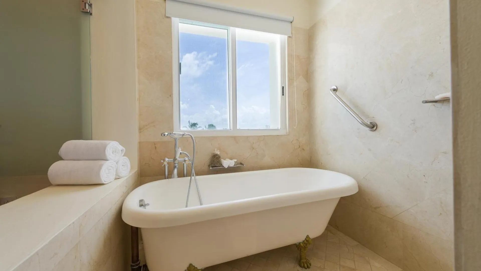 Villa Punta Sam - Beachfront Luxury Villa Канкун