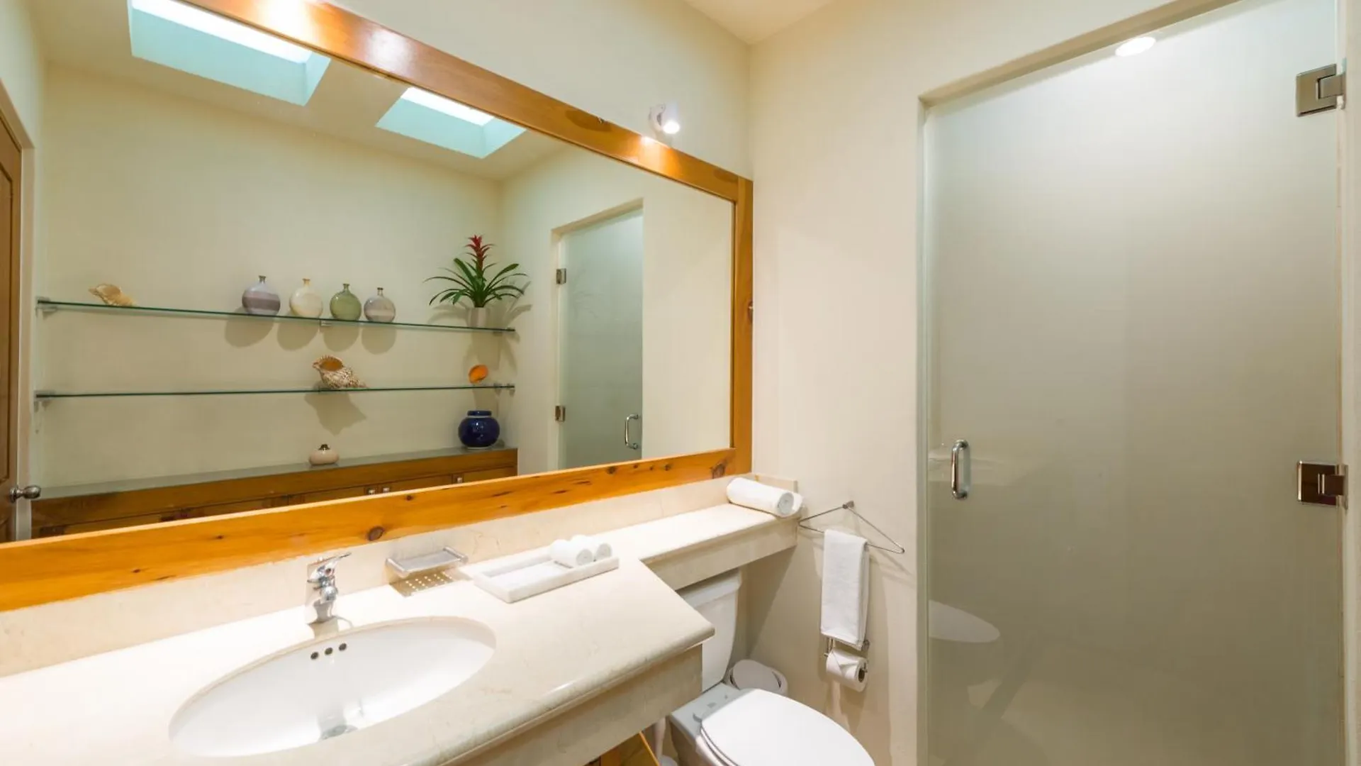 Villa Punta Sam - Beachfront Luxury Villa Канкун